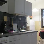 Johnny's Wohnen Auf Zeit Apartment