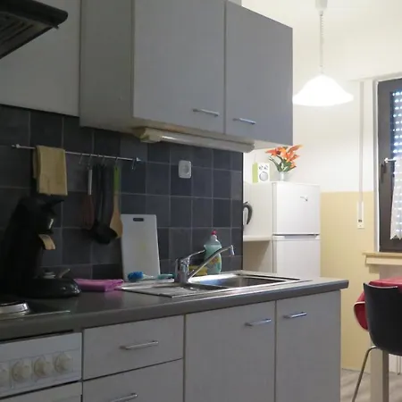 Johnny's Wohnen Auf Zeit Apartamento